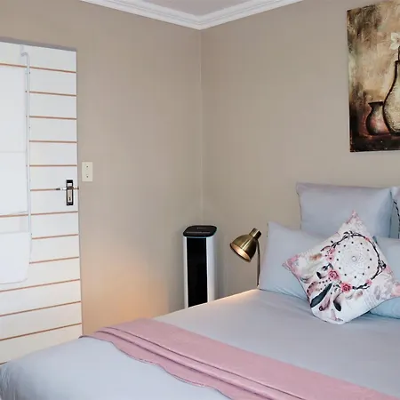 Theehost@1924 Villa Mmabatho Exterior photo
