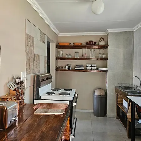 Theehost@1924 Villa Mmabatho Exterior photo